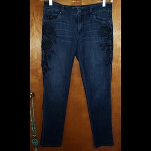 WHBM Cute Slim Leg Blue Jeans w/Floral Embroidery
